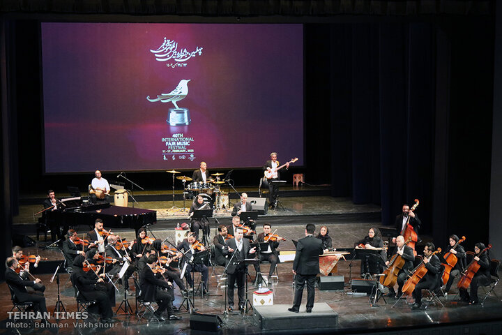 Nostalgic Iranian songs revived by Chakavak Orchestra at Fajr Music Festival