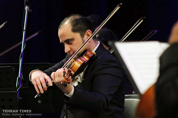 Nostalgic Iranian songs revived by Chakavak Orchestra at Fajr Music Festival