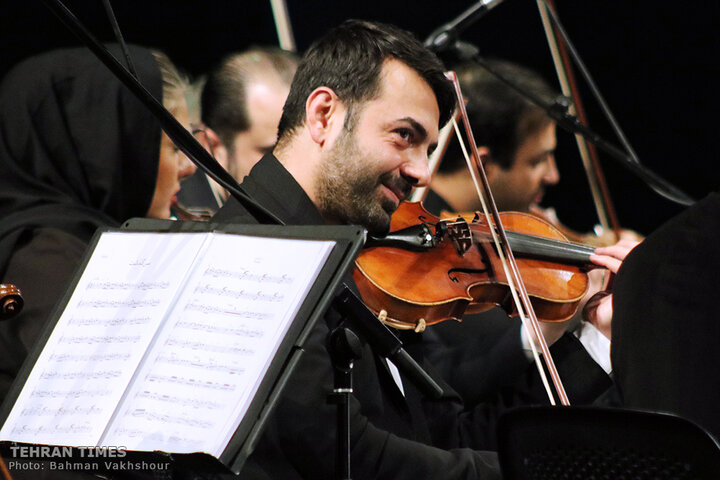 Nostalgic Iranian songs revived by Chakavak Orchestra at Fajr Music Festival