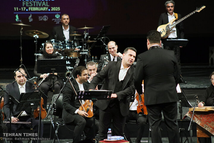 Nostalgic Iranian songs revived by Chakavak Orchestra at Fajr Music Festival