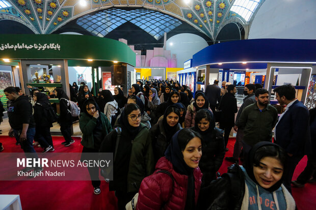 نمایشگاه «زاینده نور» در اصفهان