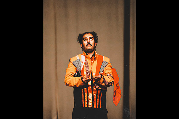 یک بازیگر تئاتر: ورود چهرههای غیر مرتبط در تئاتر یک تهدید بزرگ است