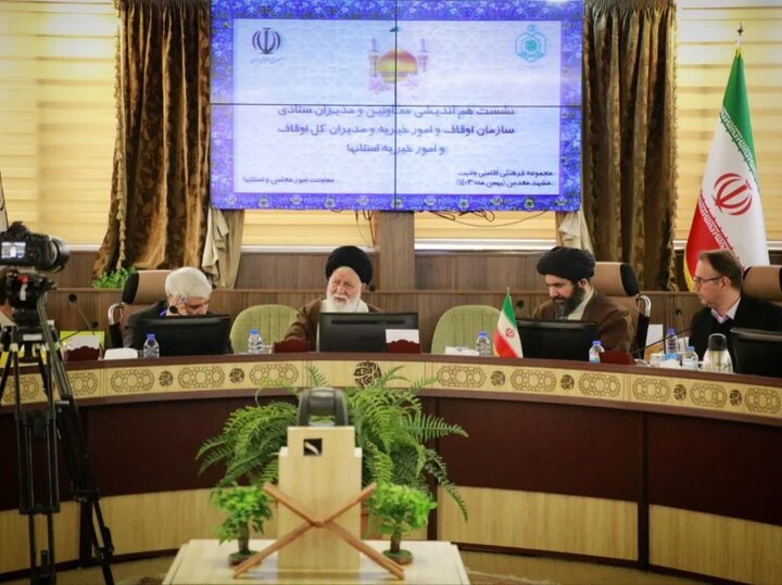 ظهور امام زمان (عج) در مقابل حضور است ظهور امام زمان (عج) در مقابل حضور است