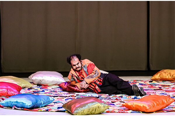 یک بازیگر تئاتر: ورود چهرههای غیر مرتبط در تئاتر یک تهدید بزرگ است