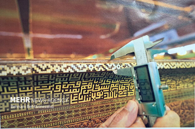 جزئیاتی از روند مرمت صندوقچه خاتم حرم مطهر امام علی (ع) در شیراز جزئیاتی از روند مرمت صندوقچه خاتم حرم مطهر امام علی (ع) در شیراز