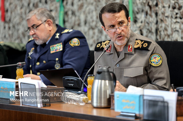 سردار بهمن کارگر رئیس بنیاد حفظ آثار و نشر ارزش‌های دفاع مقدس در جلسه هیئت امنای بنیاد حفظ آثار و نشر ارزش‌های دفاع مقدس