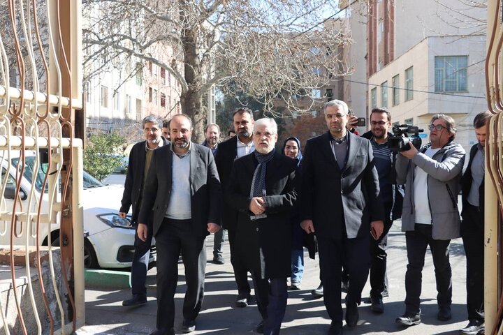 بازدید وزیر علوم از خوابگاهها و فضای پیرامون دانشگاه صنعتی شریف