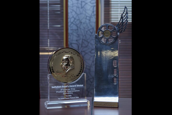 جایزه سپاس در دستان تهیهکنندگان و سینماگران جای گرفت