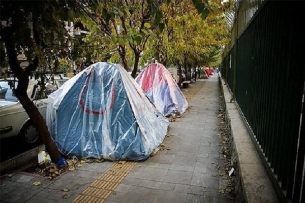 غریبهای گرفتار در اطراف بیمارستانهای اصفهان مرهم میخواهند