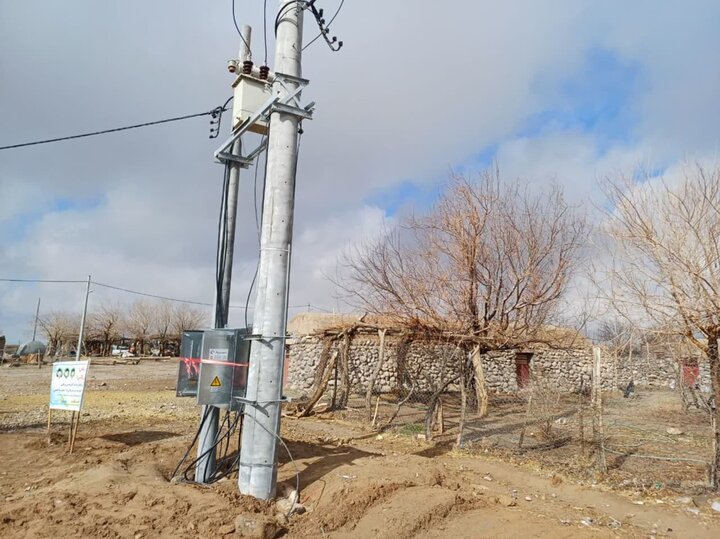 اولین سکونت گاه عشایری کشور در شهر بابک برق دار شد