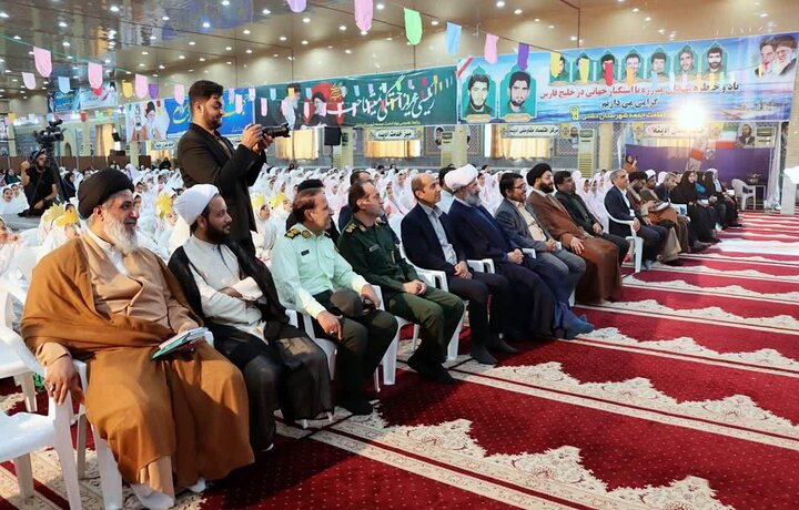 دانشآموزان با شهدا مأنوس شوند دانشآموزان با شهدا مأنوس شوند