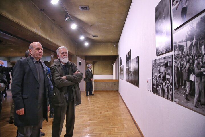 نمایشگاه عکسهای میشل ستبون از انقلاب در نیاوران افتتاح شد
