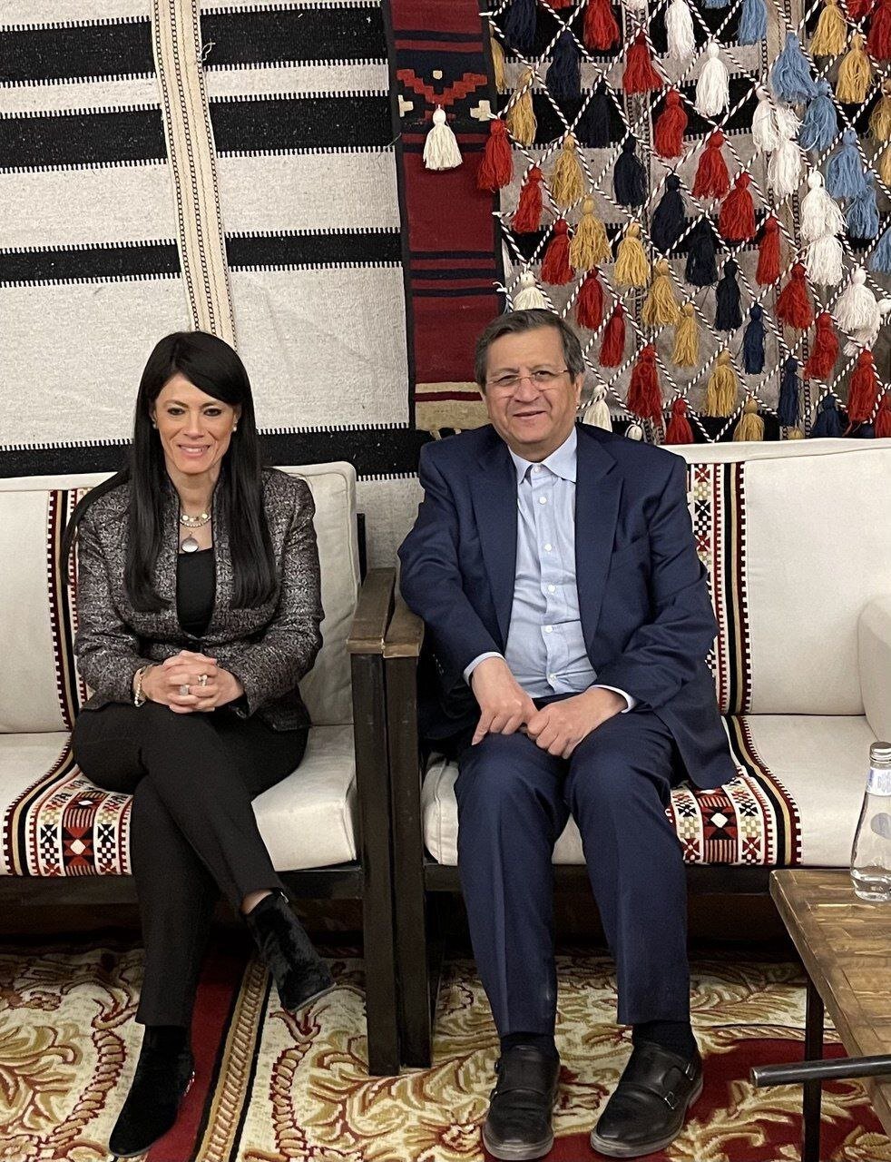 وزير الاقتصاد الإيراني يلتقي وزيرة التخطيط والتنمية الاقتصادية لمصر