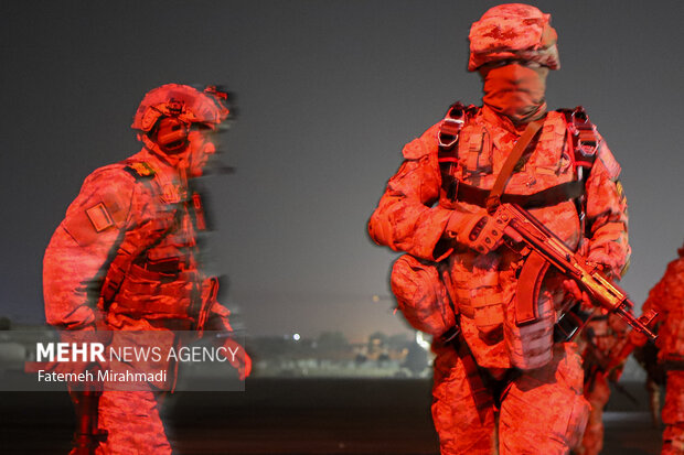 غُرش موشکهاو پهپادها در رزمایش پیامبر اعظم(ص)/خط ونشان سپاه برای دشمن