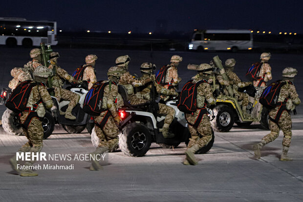 غُرش موشکهاو پهپادها در رزمایش پیامبر اعظم(ص)/خط ونشان سپاه برای دشمن