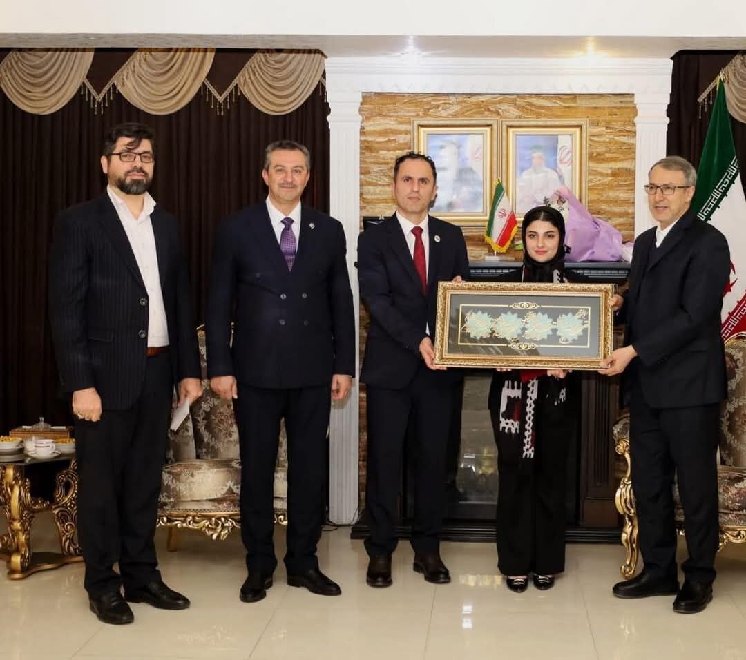 ڕێز لە خوێندکارانی زمان و ئەدەبی فارسیی زانکۆی سلێمانی گیرا