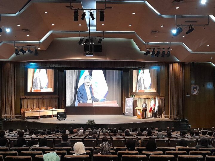 متخصصان فیزیک پزشکی جزئی از کادر درمان هستند متخصصان فیزیک پزشکی جزئی از کادر درمان هستند