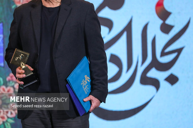 از معرفی فیلمهای نوروزی تا اهدای جوایز استراتژیک که تمامی ندارد!