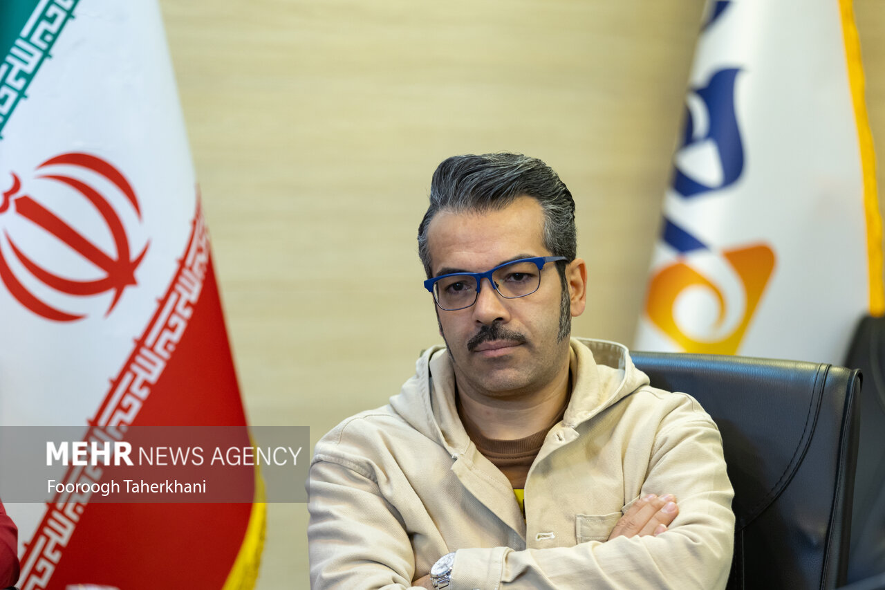 ظرفیت گرانبهایی از دلقک و مطربان به ما رسید؛ قصدم ستایش زن فرنگی نبود