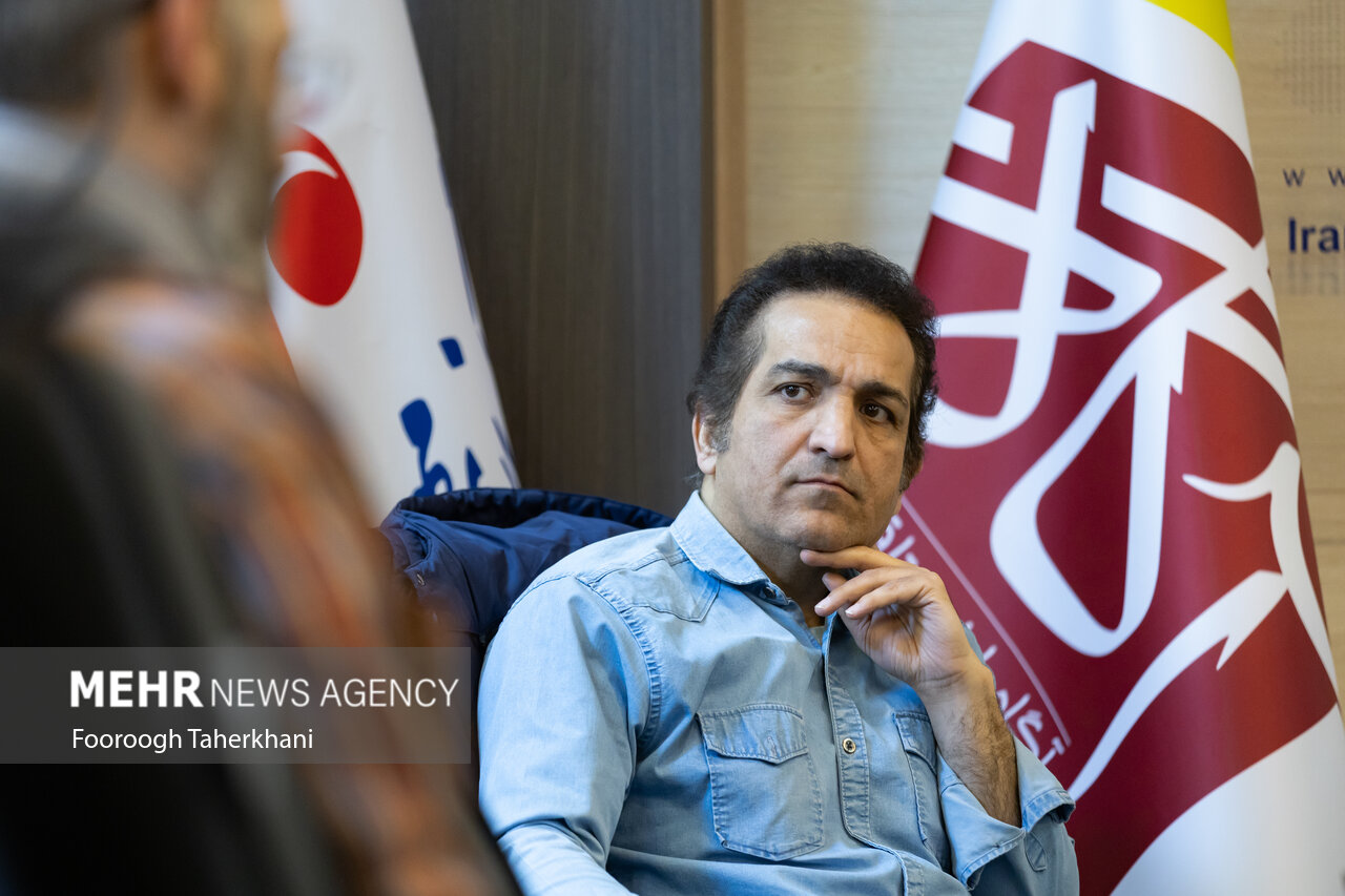 ظرفیت گرانبهایی از دلقک و مطربان به ما رسید؛ قصدم ستایش زن فرنگی نبود