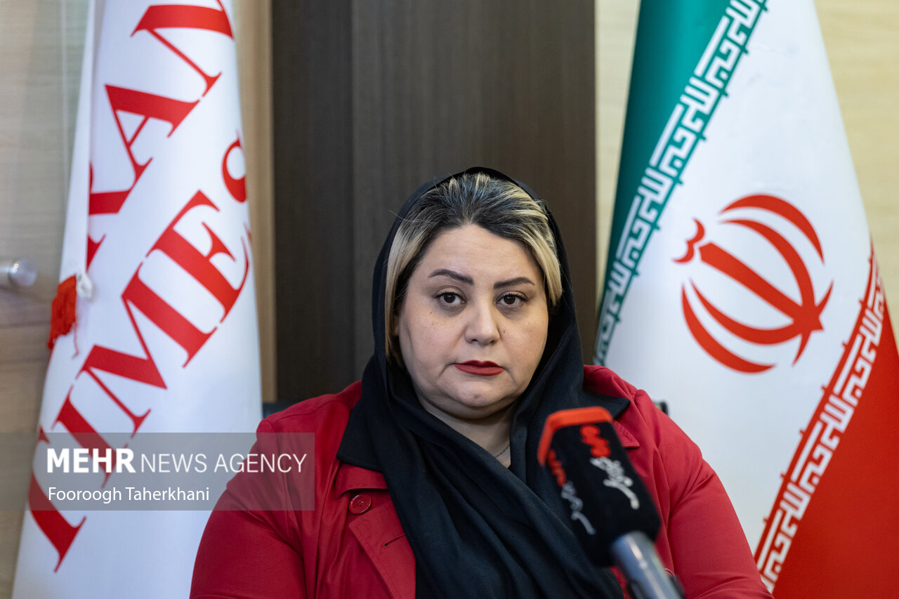 ظرفیت گرانبهایی از دلقک و مطربان به ما رسید؛ قصدم ستایش زن فرنگی نبود