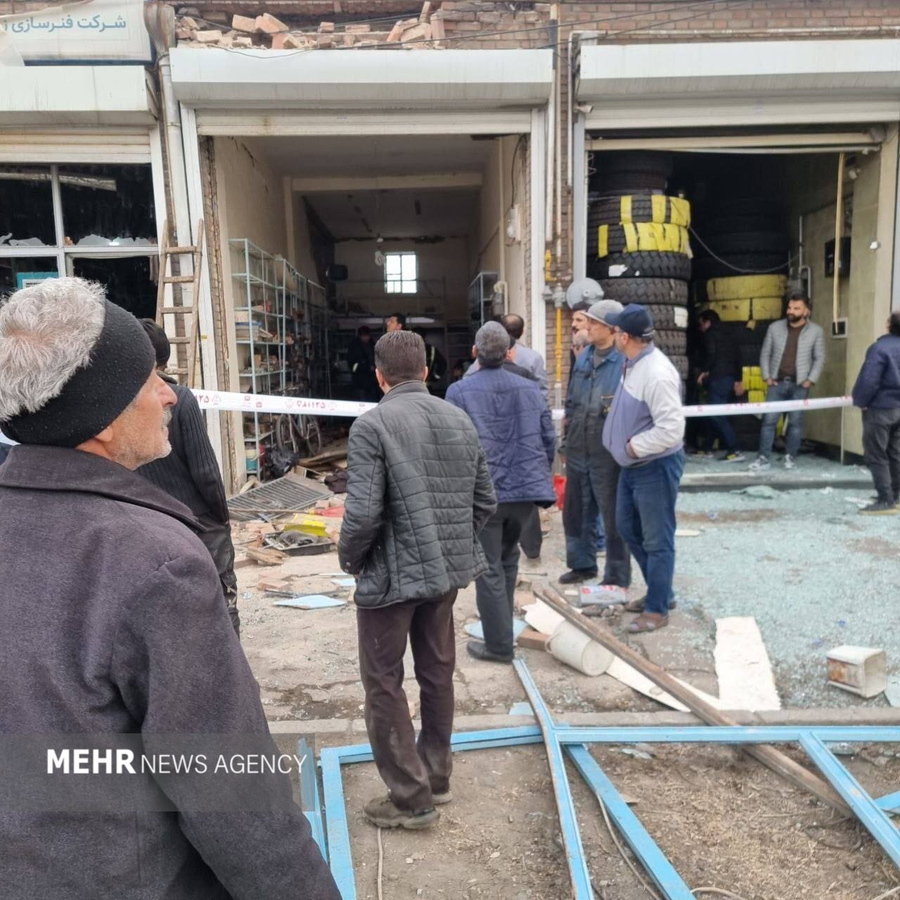 مصدومیت سه نفر بر اثر نشت و انفجار گاز شهری در دیزل آباد مصدومیت سه نفر بر اثر نشت و انفجار گاز شهری در دیزل آباد