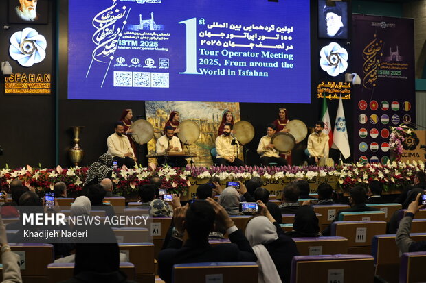 نخستین گردهمایی بین‌المللی ۱۰۰ تور اپراتور جهان در اصفهان