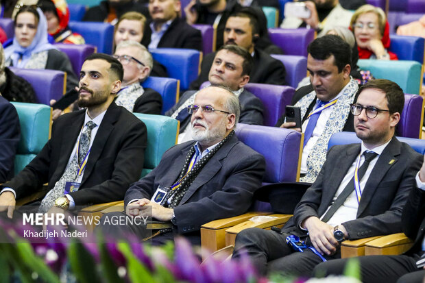 نخستین گردهمایی بین‌المللی ۱۰۰ تور اپراتور جهان در اصفهان