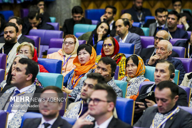 نخستین گردهمایی بین‌المللی ۱۰۰ تور اپراتور جهان در اصفهان