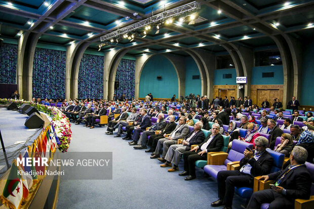 نخستین گردهمایی بین‌المللی ۱۰۰ تور اپراتور جهان در اصفهان