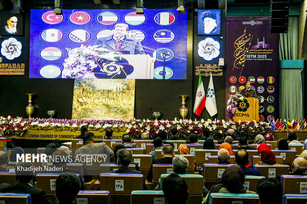 نخستین گردهمایی بین‌المللی ۱۰۰ تور اپراتور جهان در اصفهان