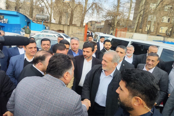 Pezeşkiyan'dan esnafa süpriz ziyaret Pezeşkiyan'dan esnafa süpriz ziyaret