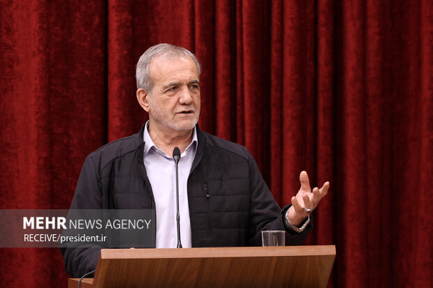 پزشکیان خطاب به صنعتگران: معذرت می خواهم که گاز و برق شما را قطع کردیم