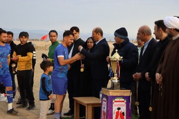 مسابقات فوتبال جام شهدا در روستای زائر عباسی برگزار شد