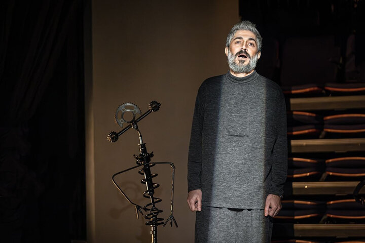 جلال تهرانی: به ضرر و زیان مالی در تئاتر عادت کردهام جلال تهرانی: به ضرر و زیان مالی در تئاتر عادت کردهام