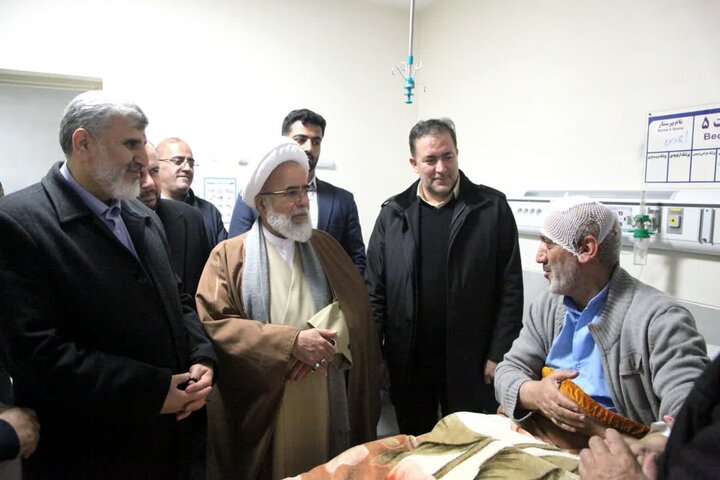 امام جمعه کرمانشاه از زائران حادثه دیده عتبات عیادت کرد