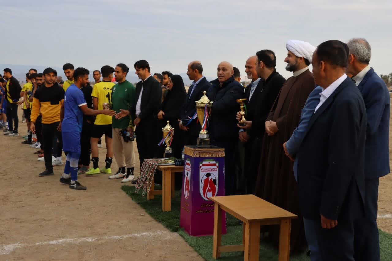 مسابقات فوتبال جام شهدا در روستای زائر عباسی برگزار شد