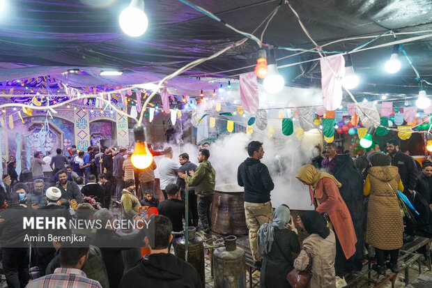 جشن مردمی پخت 30 تن «سَمَنی» در مسجد الرقیه شیراز