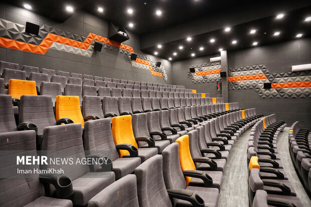 لحظهشماری مردم خراسان شمالی برای افتتاح پردیس سینمایی مهر هماگ