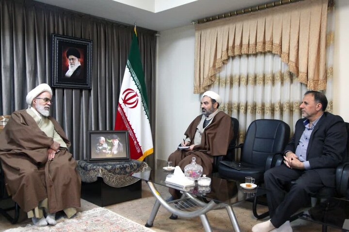 خانوادههای شهدا، پیشتاز حرکت انقلابی جامعه هستند