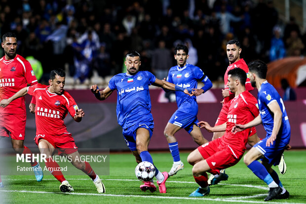 لیگ برتر فوتبال - استقلال و نساجی