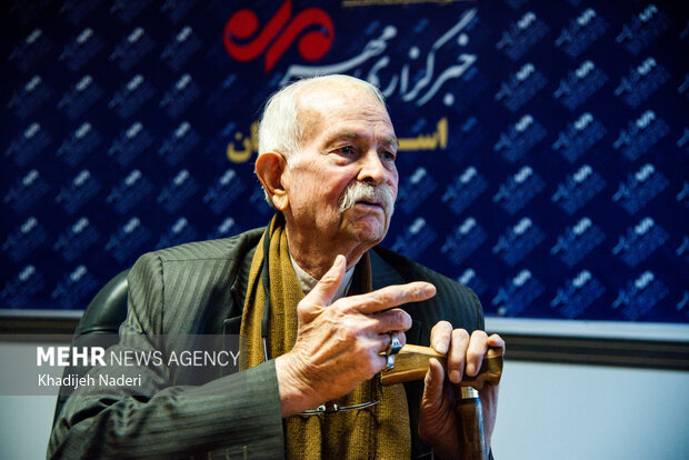 مردی که ۳۳ پل را با یک قلم نجات داد