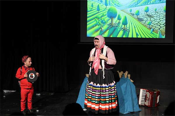 نمایش «هر روز نوروزه» در آستانه سال نو به صحنه میرود