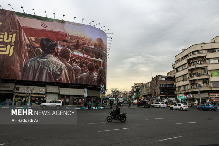 Tahran İnkılap Meydanı