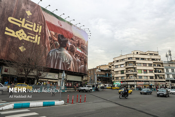 Tahran İnkılap Meydanı