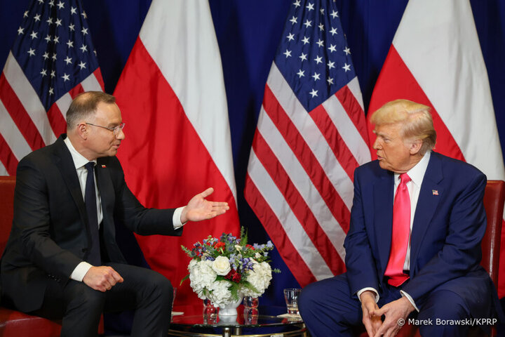 VIDEO: Polish president waits 1:30 hrs for meeting with Trump