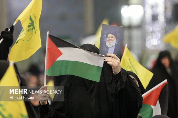 تجمع بزرگ دانشجویان مشهدی در محکومیت جنایت رژیم صهیونیستی برگزار شد تجمع بزرگ دانشجویان مشهدی در محکومیت جنایت رژیم صهیونیستی برگزار شد