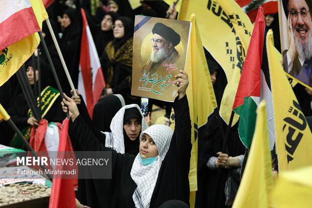 اجتماع مردم تهران همزمان با تشییع شهدای مقاومت