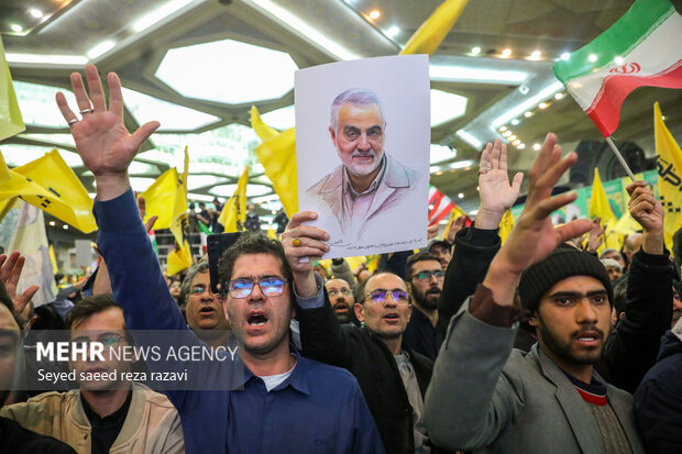 اجتماع مردم تهران همزمان با تشییع شهدای مقاومت