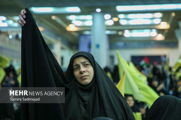 اجتماع مردم تهران همزمان با تشییع شهدای مقاومت